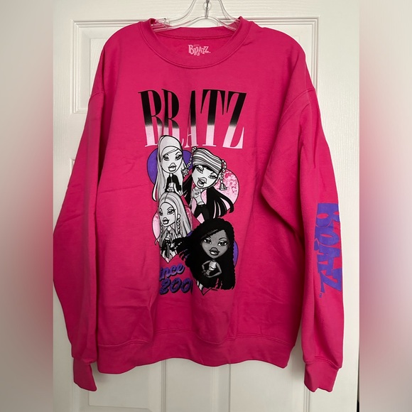 NEW BRATZ  since 2001 Graphic Crewneck Sweatshirt in magenta Pink - Size M,L,XL - Picture 1 of 5